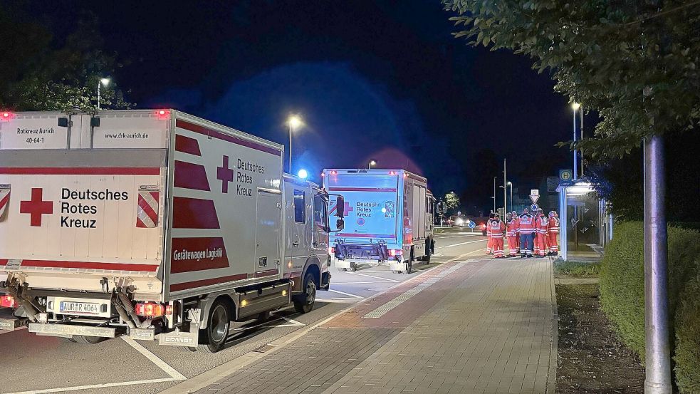Im Umfeld des Krankenhauses hatten sich zahlreiche Sanitätskräfte in Stellung gebracht, um bei Bedarf Patienten versorgen zu können. Foto: Karin Böhmer