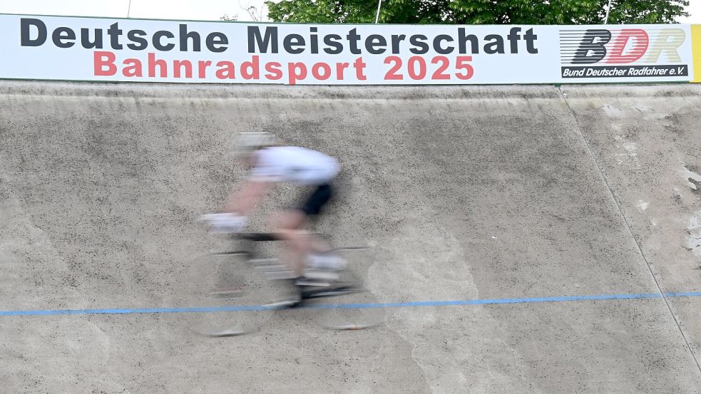 Beim Keirin hat sich ein schwerer Unfall ereignet, die Meisterschaften wurden abgebrochen. Foto: Bernd Weißbrod/dpa