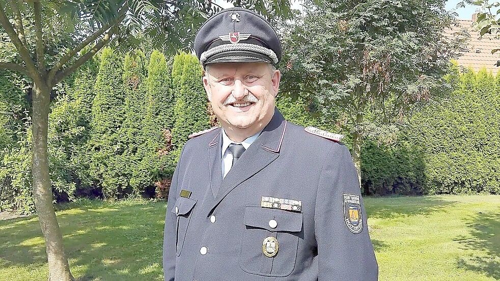 Uwe Wagner, hier auf einem Archivbild aus dem Sommer 2024, wird zum Ehrengemeindebrandmeister in Ostrhauderfehn ernannt. Foto: Clarissa Scherzer
