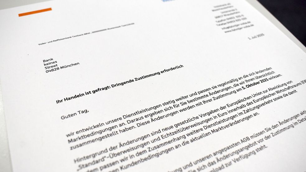 So sieht das Schreiben aus, das die Volksbank Westrhauderfehn an die Kunden verschickt. Zu sehen ist hier ein Musterbrief.