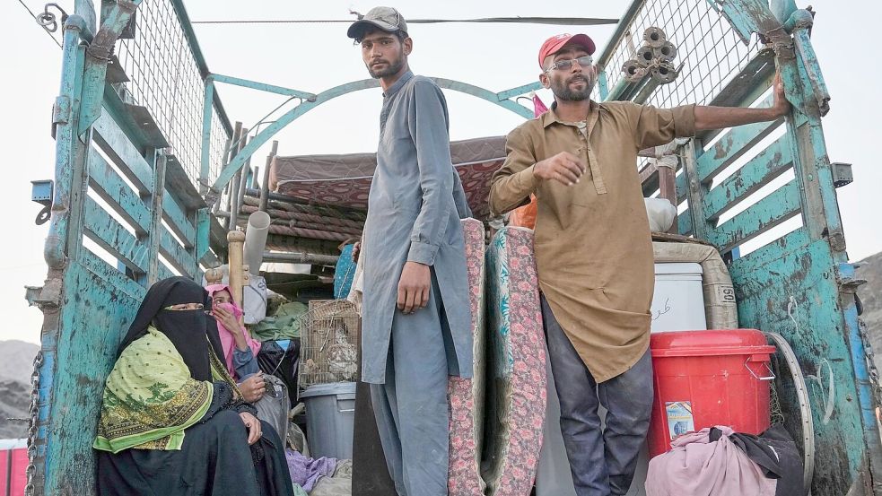 Die Afghaninnen und Afghanen, die bereits eine Aufnahmezusage haben, fürchten, von Pakistan nach Afghanistan abgeschoben zu werden. (Archivfoto) Foto: Ebrahim Noroozi/AP/dpa