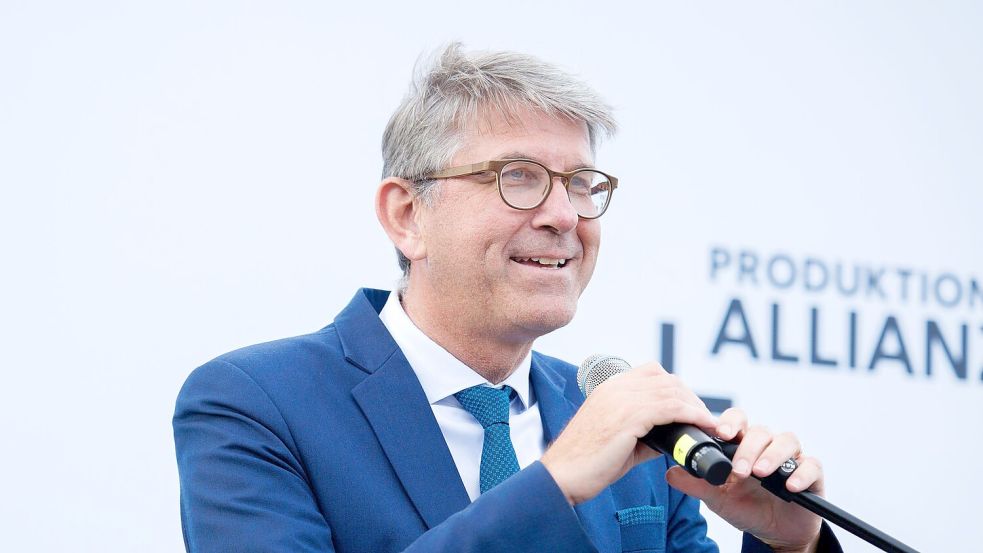 Kulturstaatsminister Wolfram Weimer nannte in der Haushaltsdebatte seine Schwerpunkte - dazu gehört auch die Filmföderung in Deutschland. (Archivbild) Foto: Carsten Koall/dpa