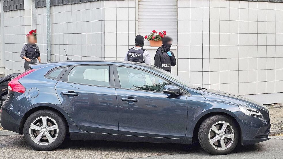 Bei einer Anti-Terror-Razzia in Essen ist ein 27-Jähriger festgenommen worden. Foto: Markus Gayk/dpa