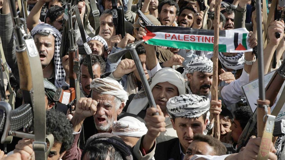 Erneut greifen die Huthi im Jemen Israel und Schiffe an. (Archivbild) Foto: Osamah Abdulrahman/AP/dpa