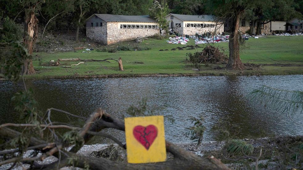 Für einige Hütten bestand einer Analyse zufolge ein extremes Überschwemmungsrisiko. Foto: Eli Hartman/AP/dpa