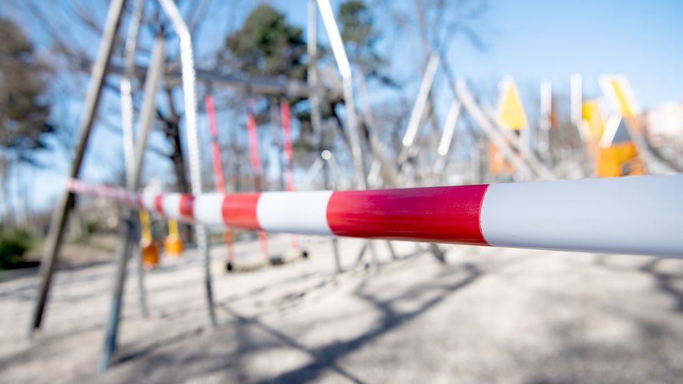 Auch Spielplätze wurden während Lockdowns gesperrt. (Archivbild) Foto: Bernd von Jutrczenka/dpa