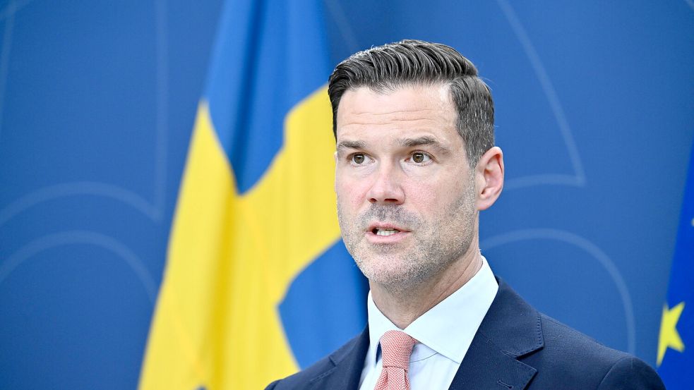 Kann ein Minister glaubwürdig für Integration stehen, wenn der eigene Sohn sich mit Neonazis umgibt? Johan Forssell im politischen Kreuzfeuer. Foto: IMAGO/TT