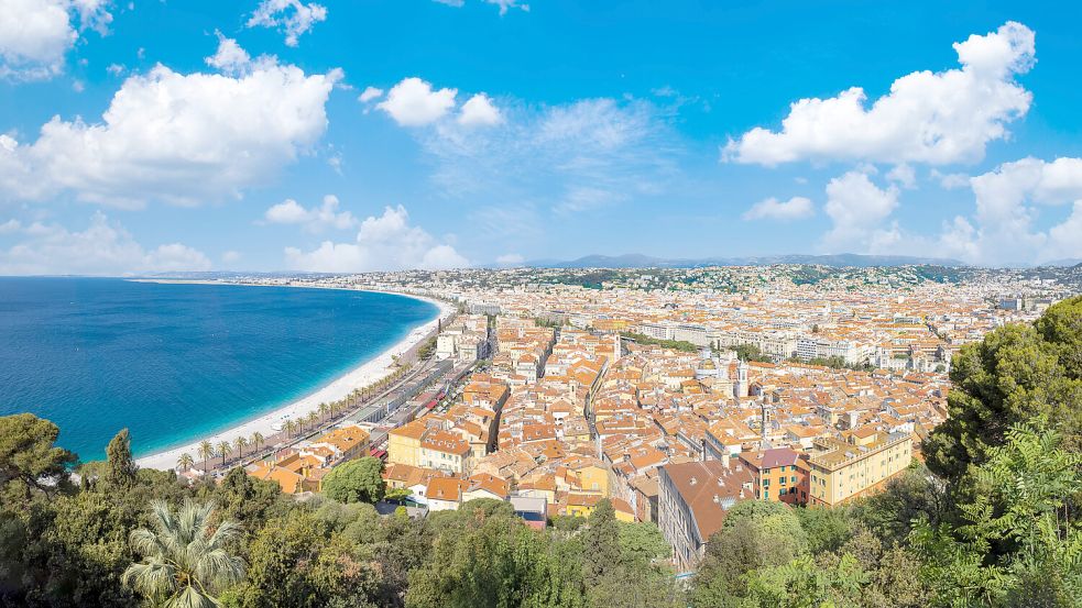 Bei Touristen hoch im Kurs: das französische Nizza, malerisch an der Côte d‘Azur gelegen. Foto: IMAGO/Addictive Stock