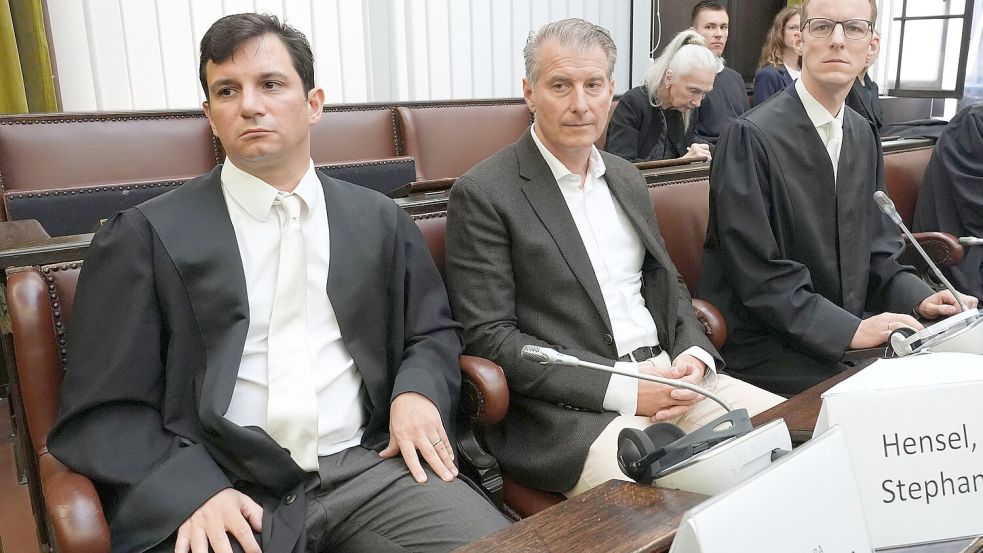 Auch Ex-Mann Stephan Hensel erschien mit seinen Anwälten vor Gericht. Foto: Marcus Brandt/Pool-dpa/dpa