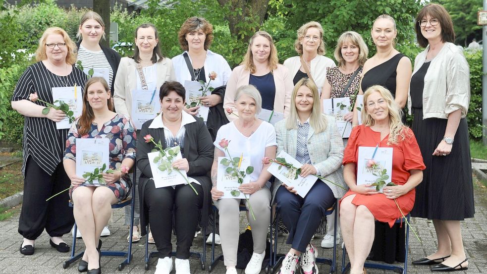 Die Pflegeassistentinnen der Klasse B7L2-K sind stolz über ihr gutes Abschneiden. Foto: BBS Panenburg