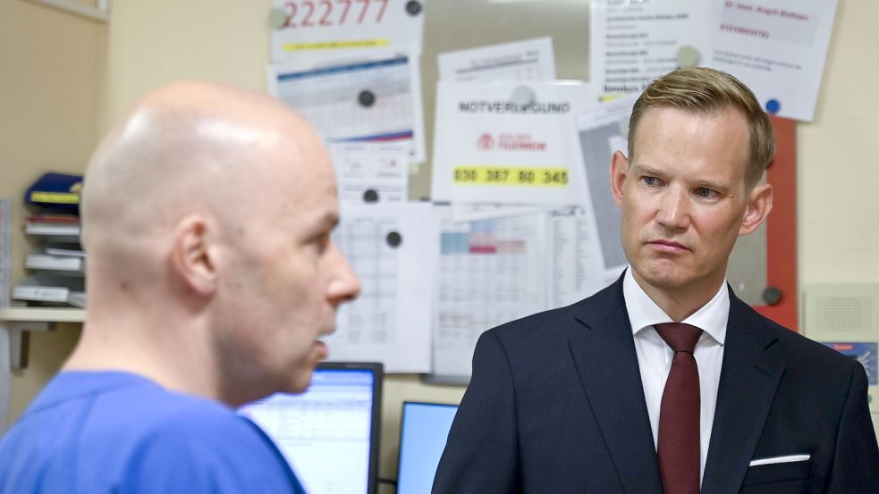 Hendrik Streeck (CDU), Drogenbeauftragter der Bundesregierung, machte während der Corona-Pandemie häufig Schlagzeilen. Auch angesichts des Drogenkonsums in Deutschland spricht er von einer „pandemischen Dynamik“. Foto: Katharina Kausche/dpa