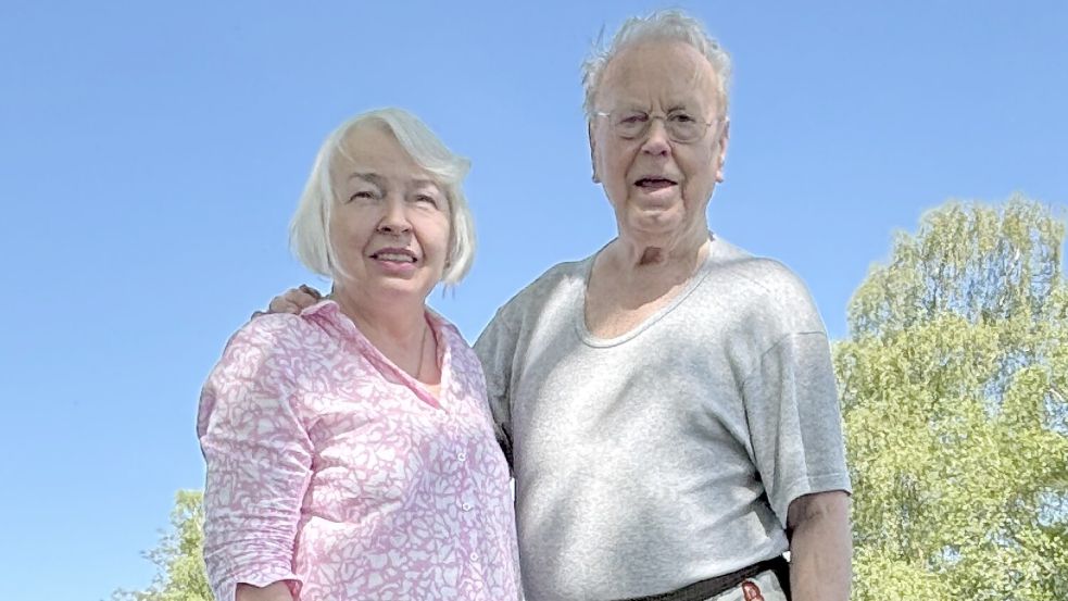 Der 91-jährige Beene Beening aus Steenfelderfehn erhielt einen Schockanruf. Er sollte angeblich 55.000 Euro bezahlen, damit seine Frau Grażyna Beening wieder freikommen würde. Foto: Henrik Zein