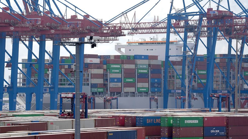 Deutsche Exporteure haben auf den Weltmärkten zu kämpfen - nun kommt der Zollstreit mit den USA dazu Foto: Marcus Brandt/dpa