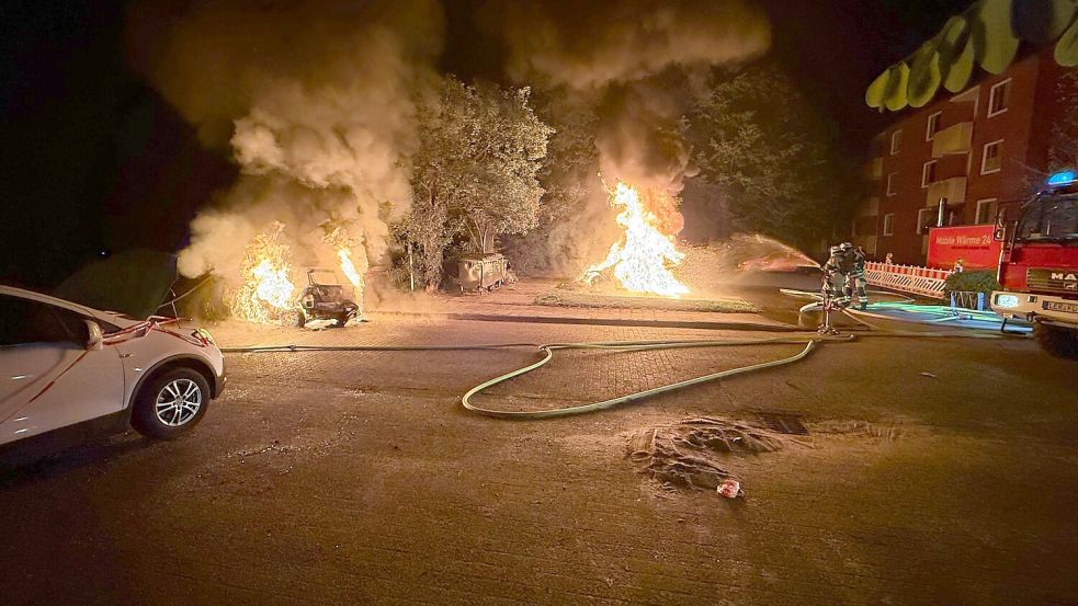 In der Nacht zu Donnerstag, 12. Juni 2025, musste die Feuerwehr wieder brennende Autos löschen. Foto: Feuerwehr/Archiv