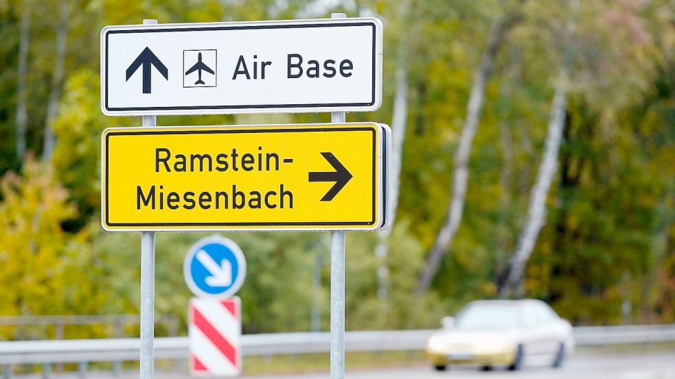 2010 informierten die amerikanischen Streitkräfte, dass auf dem Gelände der Air Base Ramstein eine Satelliten-Relais-Station zur Steuerung auch waffenfähiger Drohnen im Ausland gebaut werde. (Archivbild) Foto: Uwe Anspach/dpa