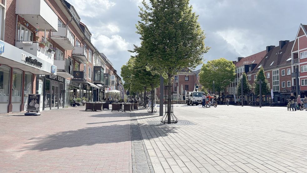 Jetzt wieder friedlich: Hier auf dem Neuen Markt prügelten sich Montagmittag mehrere Männer. Foto: Stephanie Schuurman