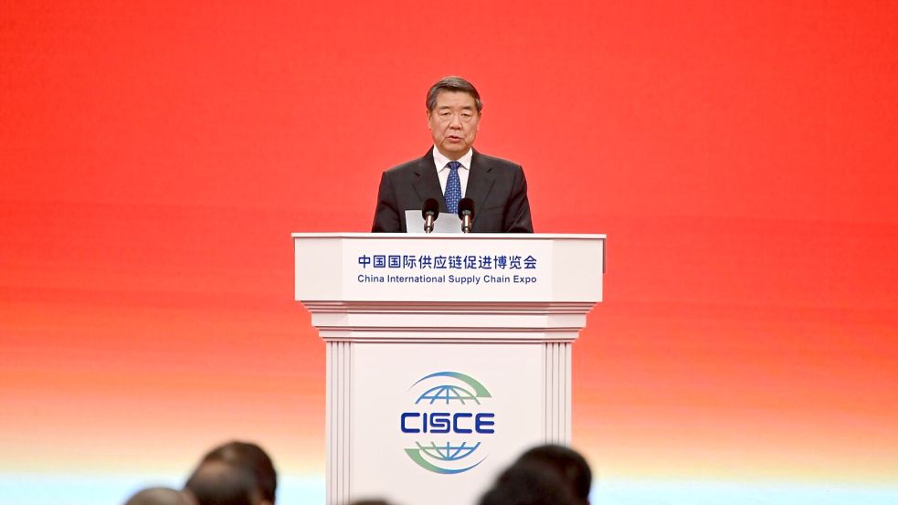 Chinas Vize-Ministerpräsident sprach von einer zunehmenden Turbulenz in der Welt. Foto: Johannes Neudecker/dpa