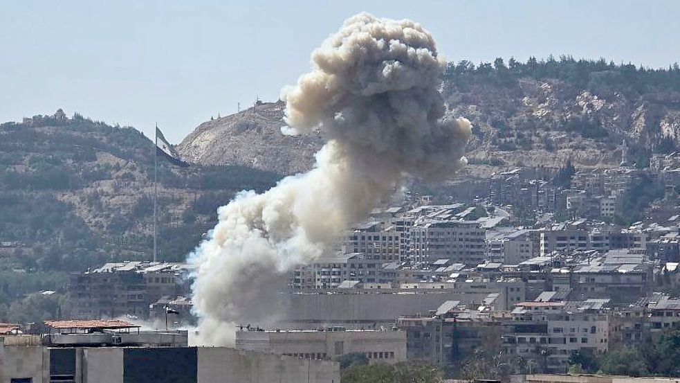 Israels Armee greift nach tagelanger Gewalt im Süden Syriens Ziele in Damaskus an. Foto: Uncredited/SANA via AP/dpa