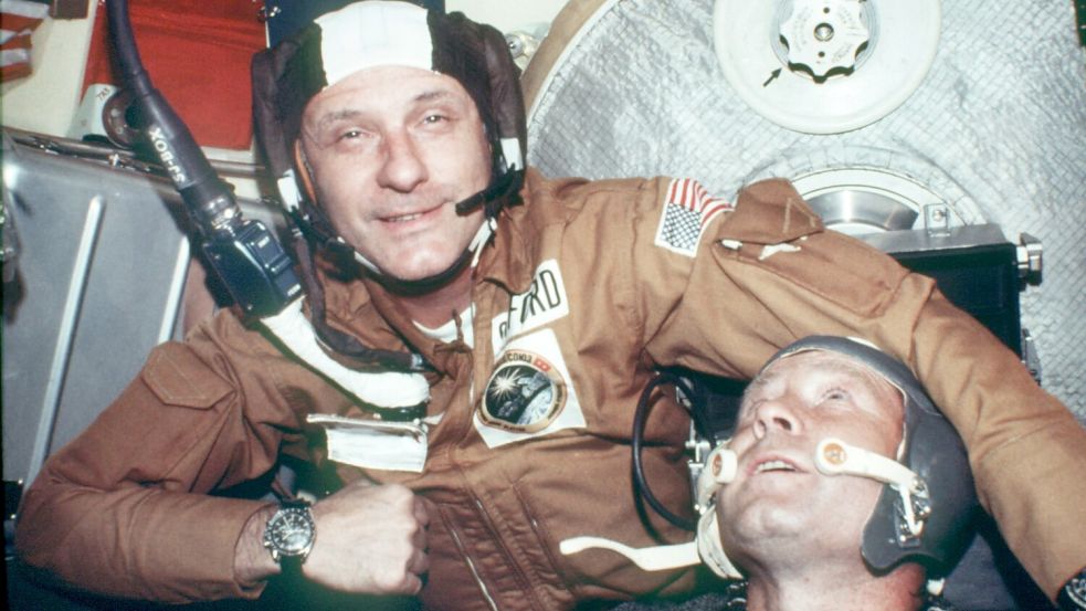Vor 50 Jahren begann mit dem historischen Händedruck der Russen und Amerikaner im All auch die Zusammenarbeit der Großmächte im Weltraum. (Archivbild) Foto: picture alliance / dpa