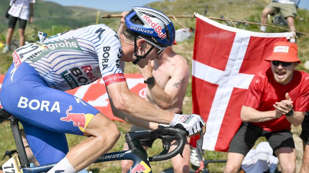 Florian Lipowitz beeindruckt bei seinem Tour-Debüt die Radsport-Welt. Foto: Marco Bertorello/AFP/dpa