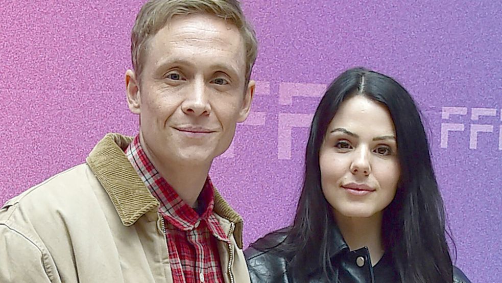 Auf dem roten Teppich zuhause: Matthias Schweighöfer und Ruby O. Fee. Foto: IMAGO/Photopress Müller