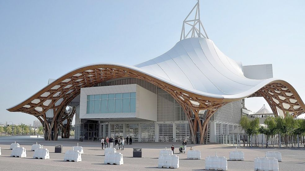 Die Kunstbanane hing seit dem 8. Mai im Centre Pompidou Metz. (Archivbild) Foto: Jörg Fischer/dpa
