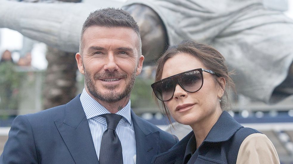 Victoria Beckham zieht ihren Mann David in einem Instagram-Clip für einen Haarschneide-Unfall auf. (Archivbild) Foto: Javier Rojas/Zuma Press/dpa