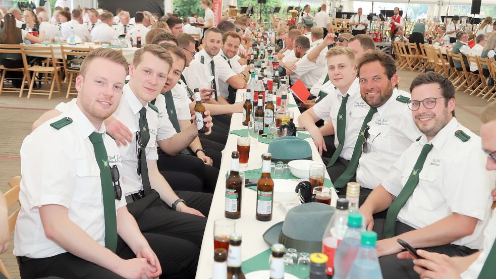 Im Festzelt wurde am Sonntag schon gefeiert. Foto: Passmann