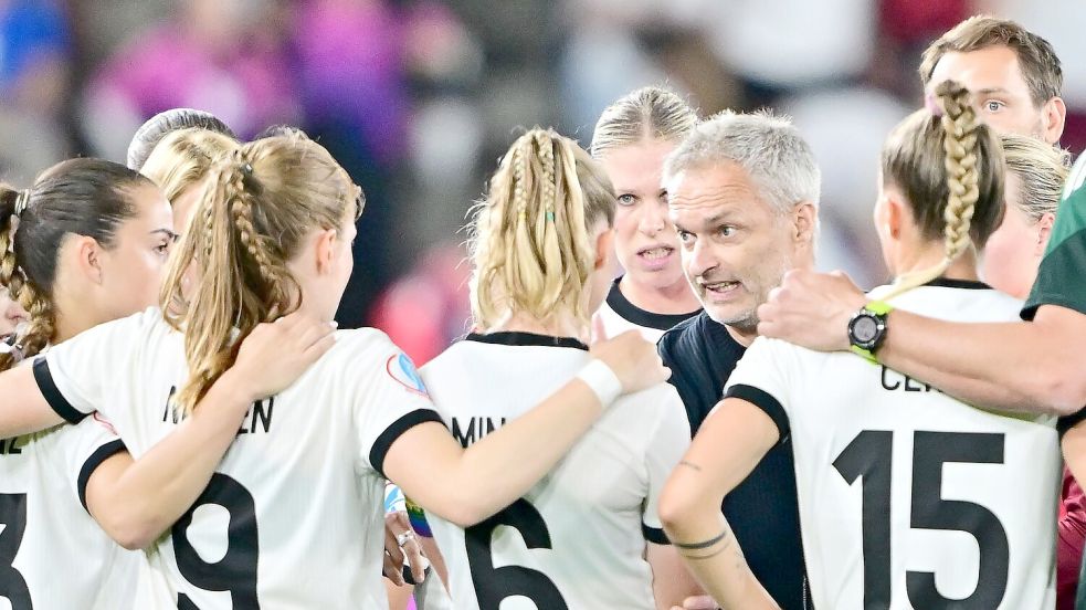 Wer spielt? Bundestrainer Christian Wück ist gefragt. Foto: Sebastian Christoph Gollnow/dpa