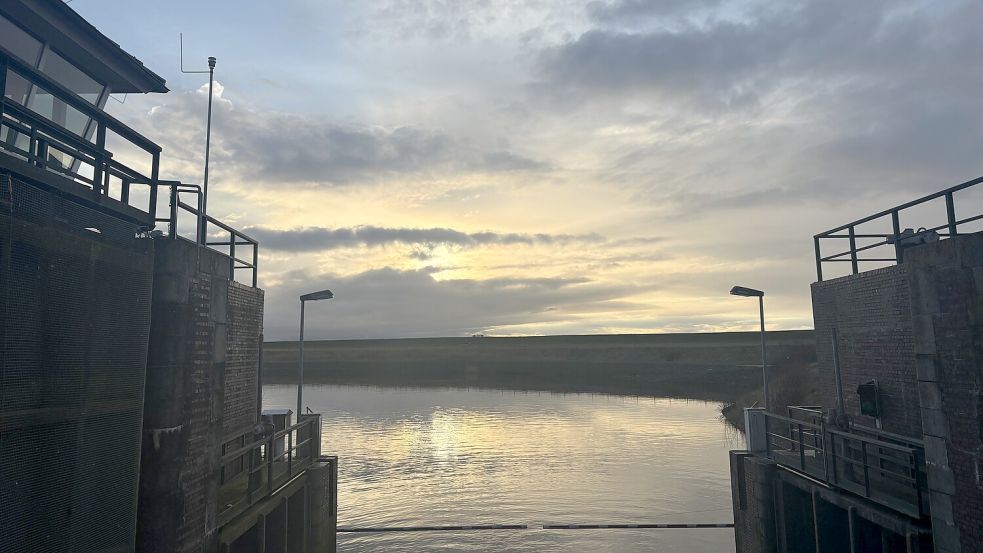 Das Schöpfwerk Leybuchtsiel bei Sonnenuntergang. In Ostfriesland gibt es für mich noch viel Neues zu entdecken. Foto: Lotta Groenendaal