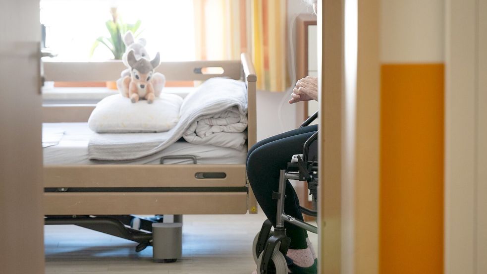 Heimplätze werden für Pflegebedürftige immer teurer. (Archivbild) Foto: Sebastian Kahnert/dpa
