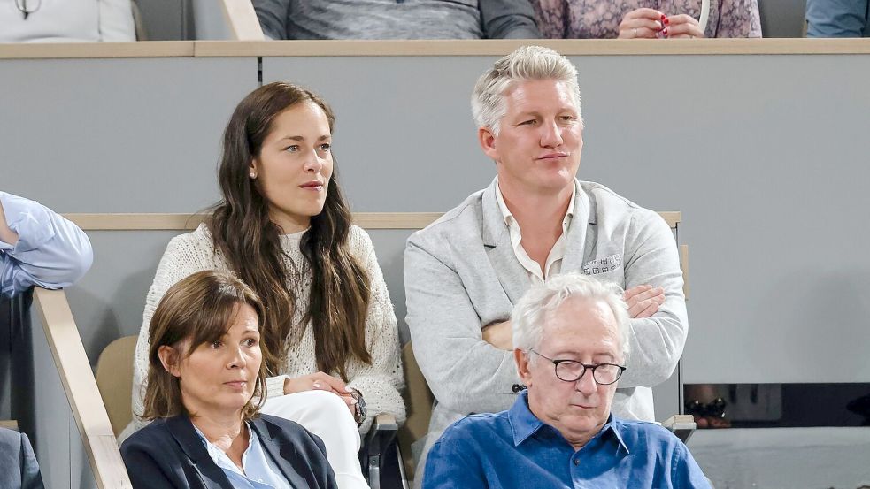 Bei den French Open feierte Ana Ivanović einen ihrer größten Erfolge - 2022 sitzt sie hier mit ihrem Mann im Publikum. Foto: Frank Molter/dpa
