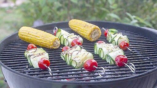 Alternative zu Steak und Bratwurst: Gemüse vom Grill ist nicht nur schmackhaft, sondern auch gesund. Foto: IMAGO/Westend61