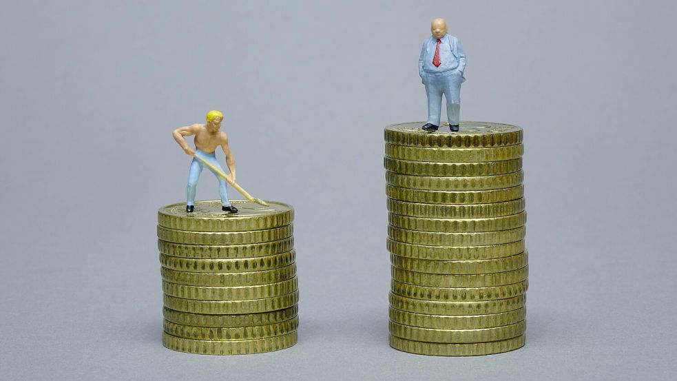 Wer als Beamter geschafft hat, hat im Alter Glück. Pensionen sind oftmals viel höher als Renten. Das finden manche ungerecht. Foto: imago-images/Sascha Steinach