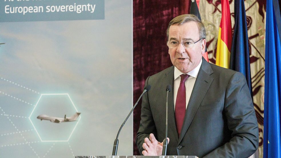 Boris Pistorius schwärmt von der Zusammenarbeit mit Frankreich. Die Rüstungsindustrie sieht die Sache anders. Foto: dpa/Carlos Lujá