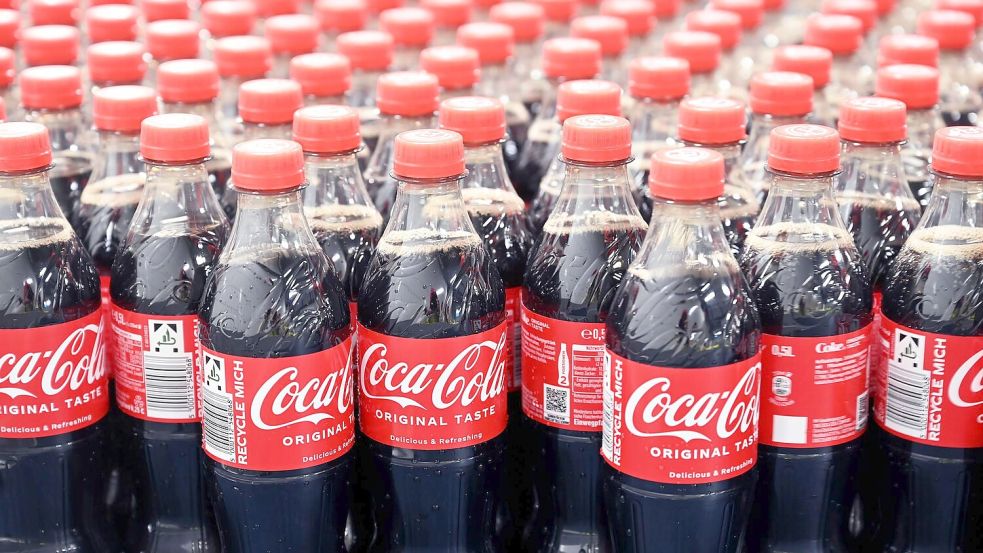 Produkte von Coca-Cola werden bei den Aktionen besonders häufig reduziert und beworben. (Symbolbild) Foto: Uli Deck/dpa