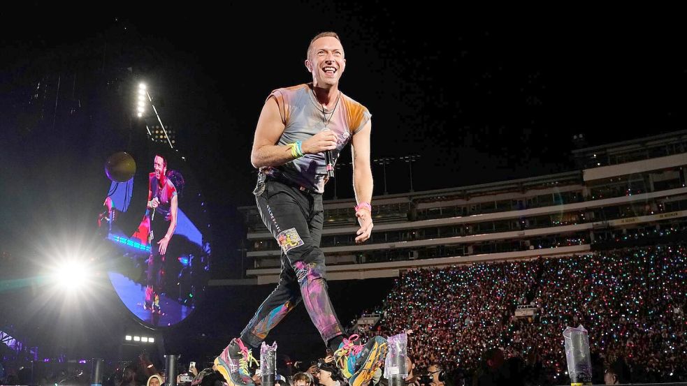 „Entweder haben sie eine Affäre, oder sie sind einfach sehr schüchtern“, kommentierte Frontmann Chris Martin die Szene. (Archivbild) Foto: Chris Pizzello/Invision/AP