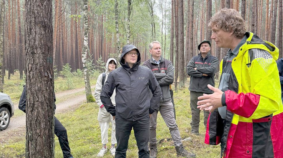 „Das sind kernige Leute hier“ - Carsten Schneider (SPD) Minister für Umwelt, Klimaschutz und nukleare Sicherheit in Oranienburg. Foto: Tobias Schmidt