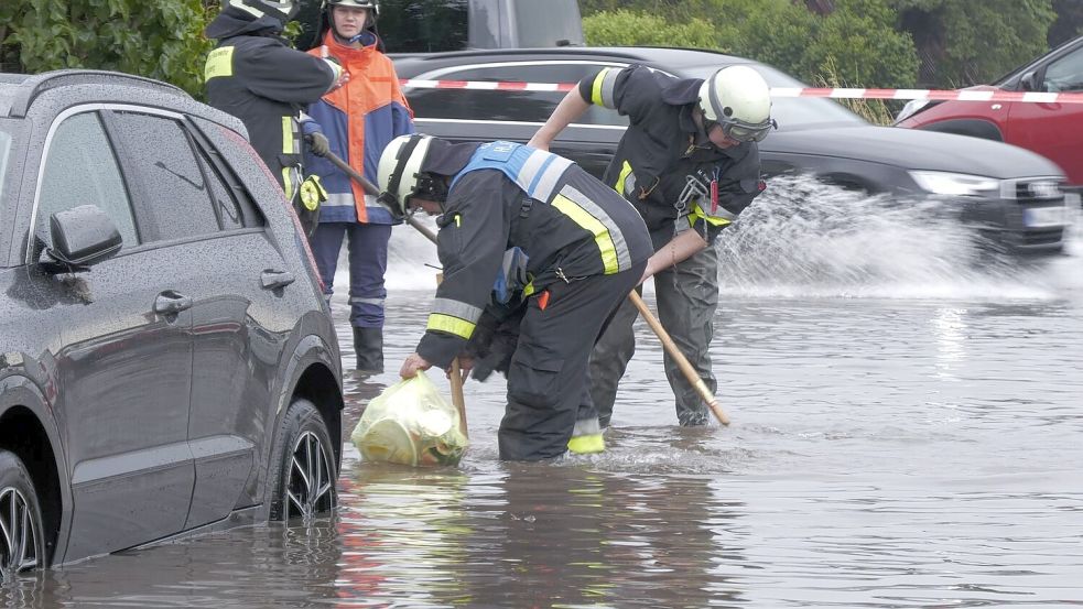 Die Feuerwehr in Nürnberg wurde zu einer Vielzahl von Einsätzen gerufen. Foto: Bernd März/extremwetter.tv/dpa