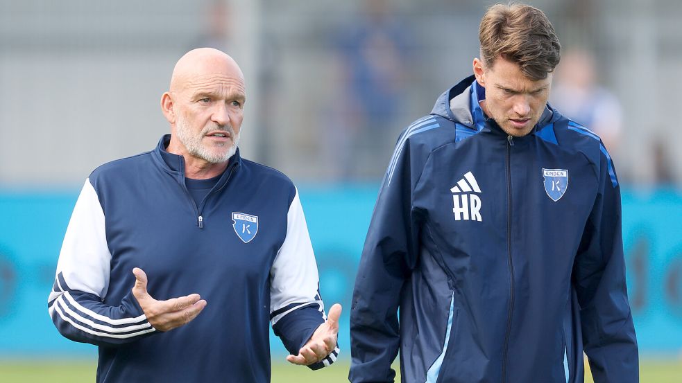 Trainer Stefan Emmerling (links) und Henning Rießelmann waren mit dem Auftritt überhaupt nicht einverstanden. Foto: Doden/Emden