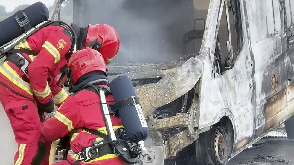 Die Feuerwehr Bunde war am Samstagabend an mehreren Orten gefordert. Unterstützung kam aus den Niederlanden. Foto: Rene Iwanoff/Feuerwehr Bunde