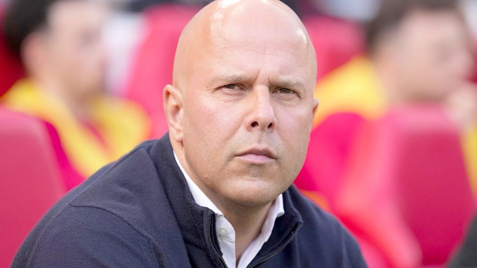 Äußerte sich zu Bayerns Wunschspieler Diaz: Liverpools Trainer Arne Slot Foto: Jon Super/AP/dpa