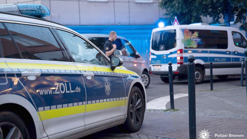 Im Bremer Westen fanden am Donnerstag behördenübergreifende Kontrollen statt. Dabei wurden zahlreiche Verstöße festgestellt. Foto: Polizei