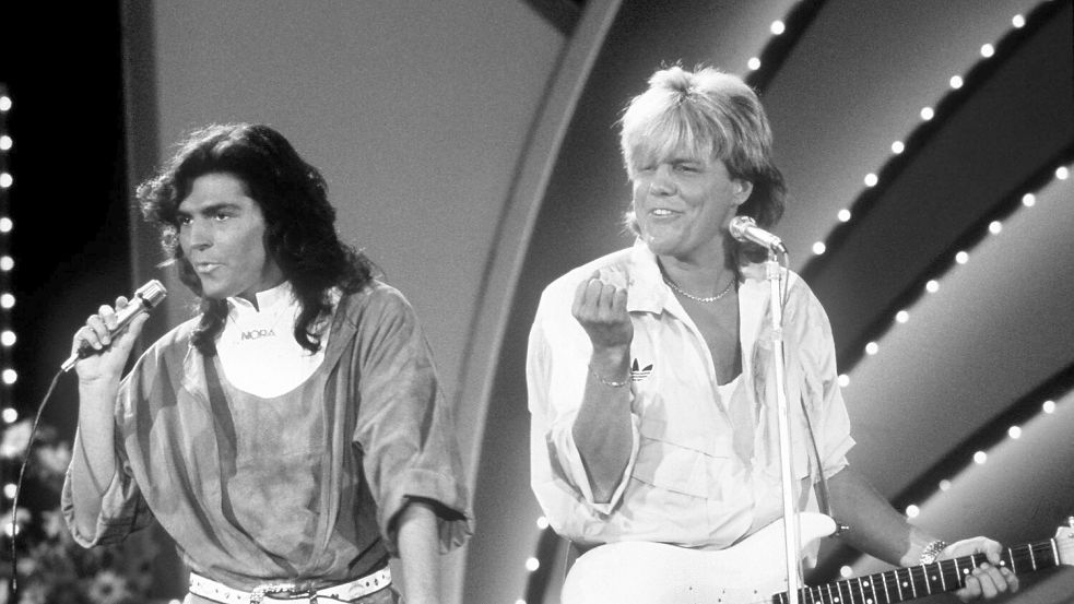 Das deutsche Pop-Duo Modern Talking mit Thomas Anders (links) und Dieter Bohlen bei einem Auftritt im Oktober 1985. Foto: Von_Maydell/dpa