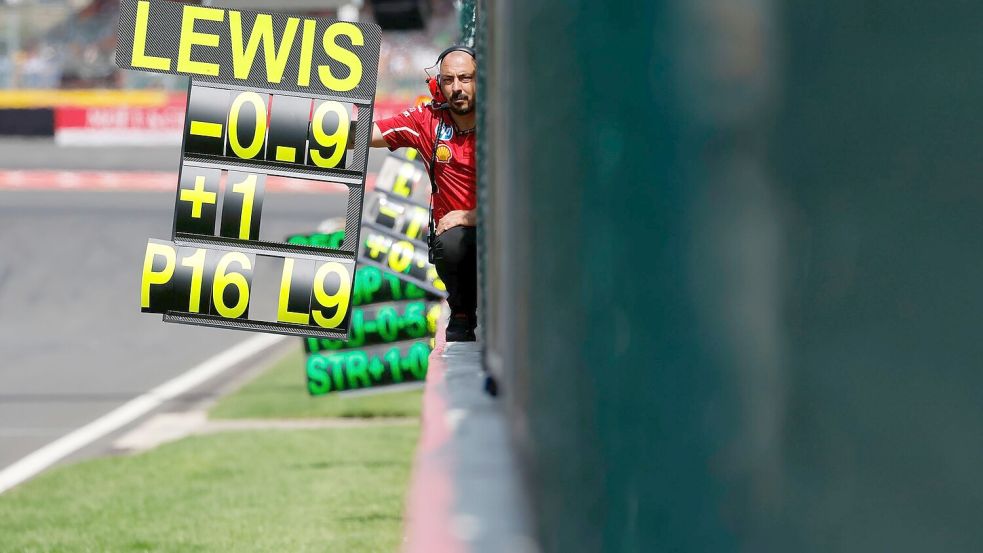 In der Qualifikation in Belgien gab es nur Platz 16 für Hamilton. Foto: Stephanie Lecocq/Pool Reuters/AP/dpa