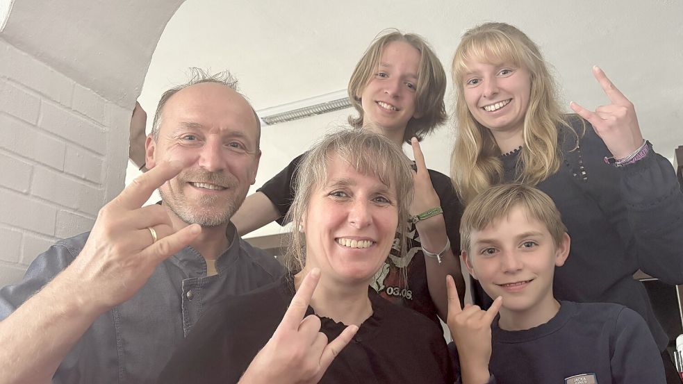 Familie Löwel aus Remels: Jan (von links), Katja, Mathes, Ole und Melina. Sohn Jonas ist nicht mit auf dem Bild. Foto: Lars Löschen