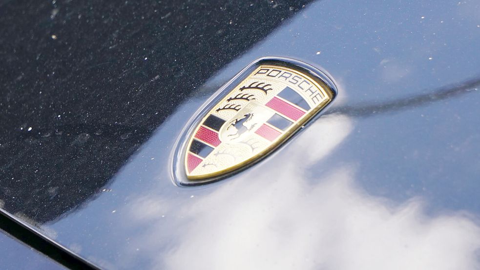 Die stockende E-Offensive macht dem deutschen Autobauer Porsche zu schaffen. Foto: IMAGO/CHROMORANGE