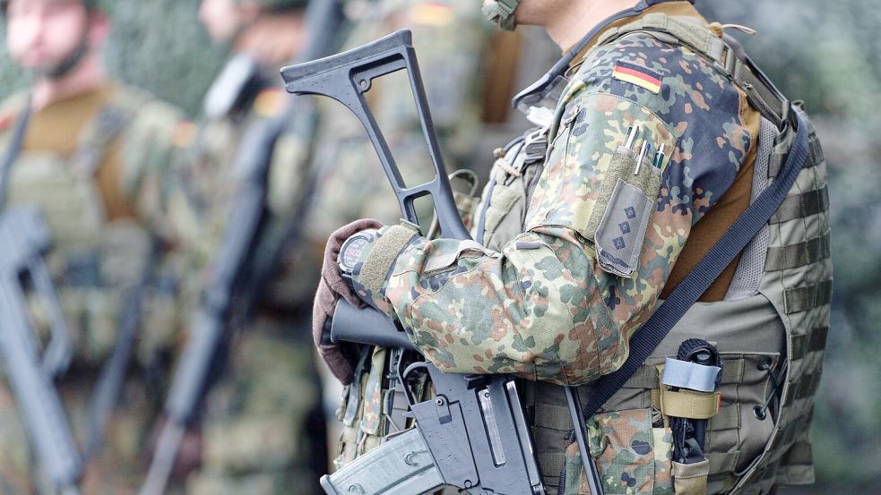 Die Einstellungs-Zahlen bei der Bundeswehr steigen. (Archivbild) Foto: Henning Kaiser/dpa
