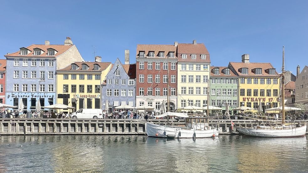 Die bunten Giebelhäuser im Hafen von Kopenhagen gehören zu den bekanntesten Sehenswürdigkeiten. Foto: dpa/Steffen Trumpf