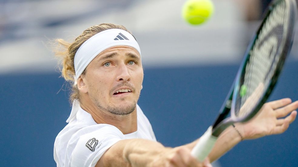 Steigerte sich nach dem verlorenen ersten Satz und steht jetzt im Achtelfinale: Alexander Zverev. Foto: Frank Gunn/The Canadian Press/AP/dpa